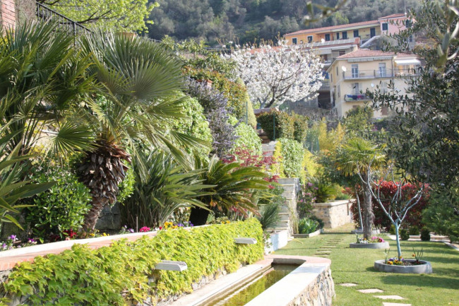 Casa di paese in vendita a Pietrabruna