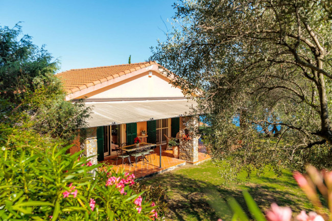 Villa à vendre à Cipressa
