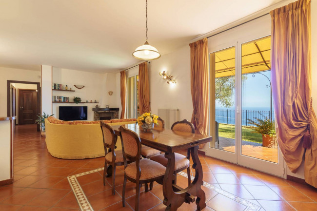 Villa in vendita a Cipressa
