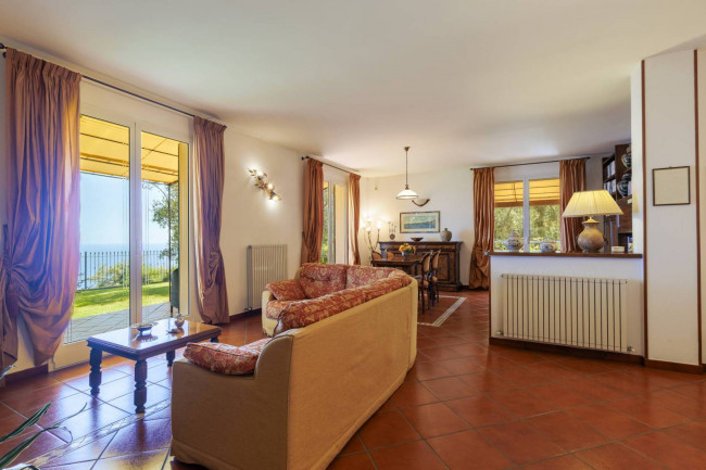 Villa in vendita a Cipressa
