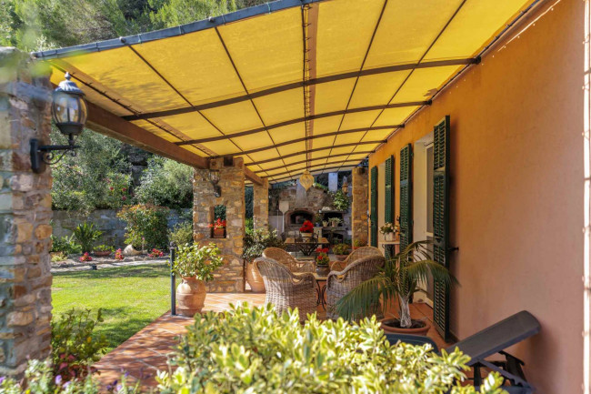Villa in vendita a Cipressa