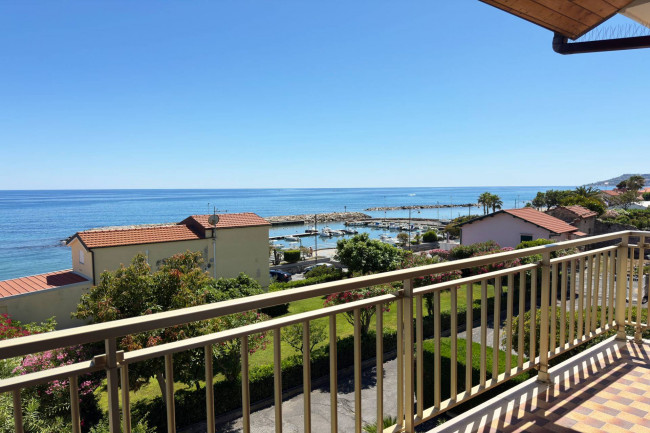 Appartamento in vendita a Santo Stefano al Mare