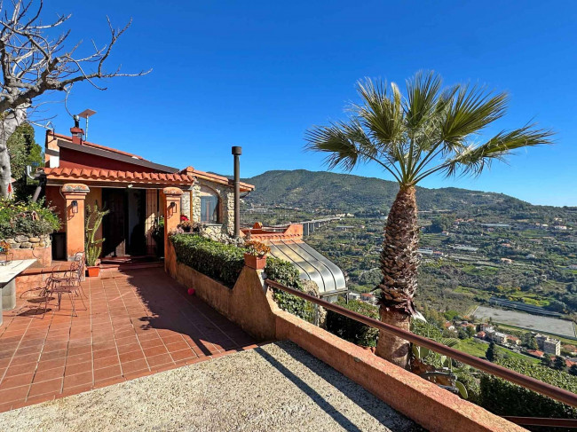 Villa for sale in Bordighera