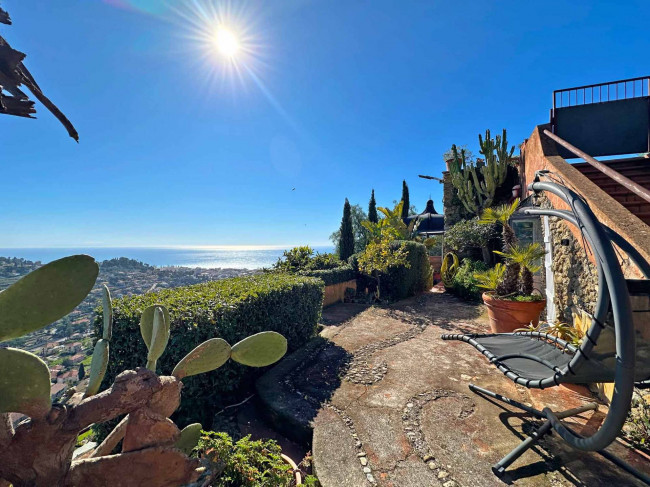 Villa for sale in Bordighera