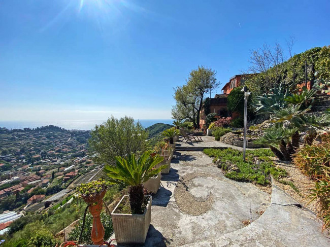 Villa for sale in Bordighera