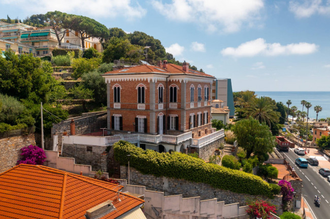 Appartamento in vendita a Imperia