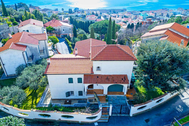 Villa in vendita a Pietra Ligure