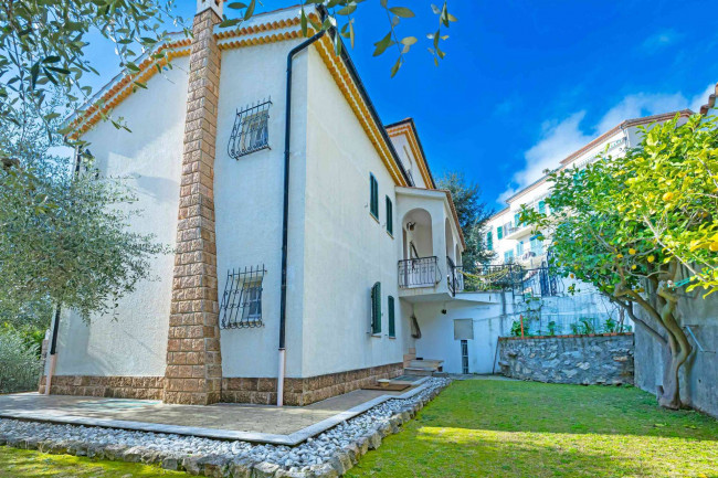 Villa in vendita a Pietra Ligure