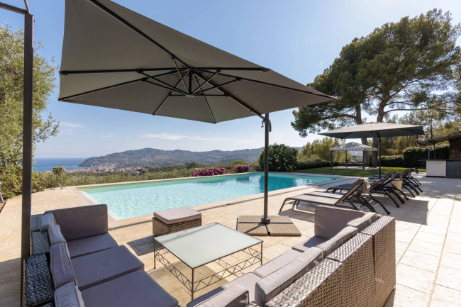 Villa in vendita a Diano Castello
