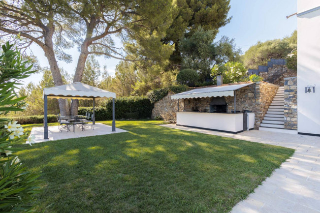 Villa in vendita a Diano Castello