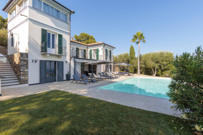 Villa in vendita a Diano Castello