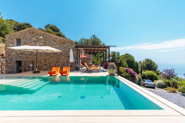 Villa in vendita a Cipressa
