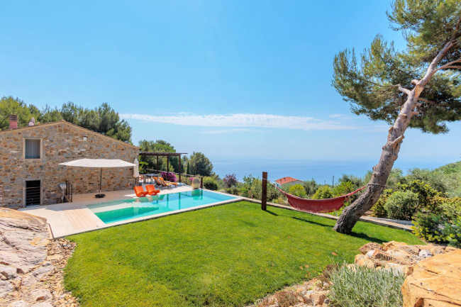 Villa in vendita a Cipressa