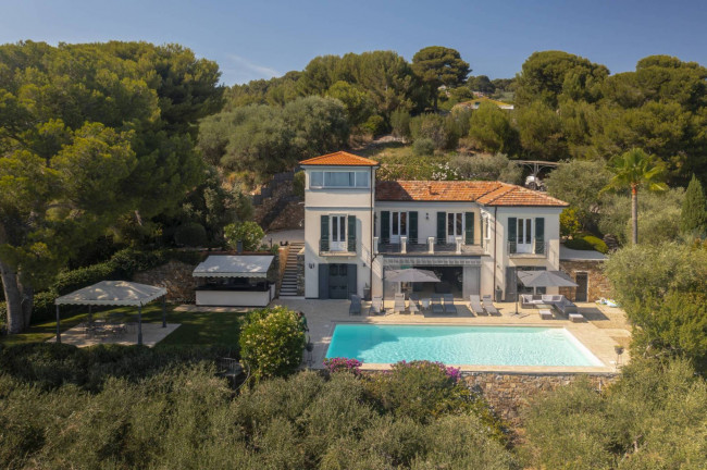 Villa in vendita a Diano Castello