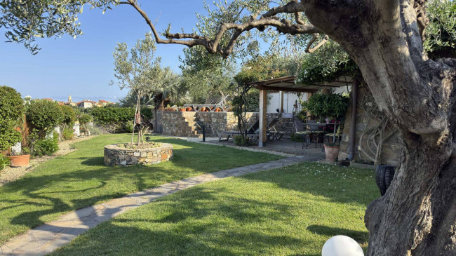 Villa in vendita a Imperia