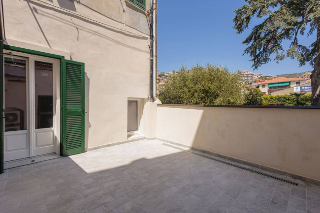 Квартира в продажа в Santo Stefano al Mare