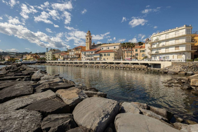 Квартира в продажа в Santo Stefano al Mare