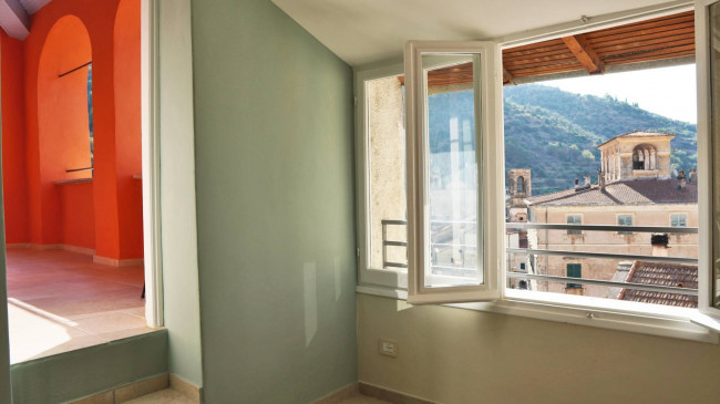 Appartamento in vendita a Dolcedo