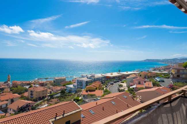 Appartamento in vendita a Santo Stefano al Mare