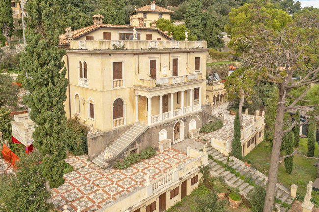 Villa for sale in Alassio