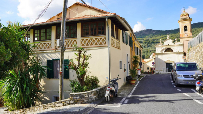 Casa di paese in vendita a Diano San Pietro