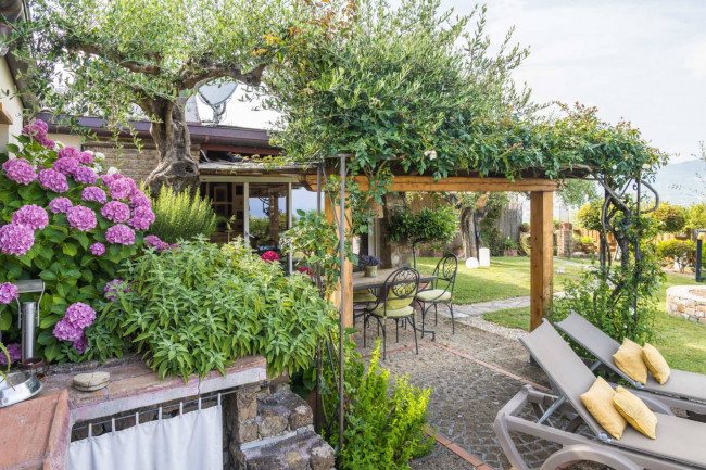 Villa for sale in Imperia