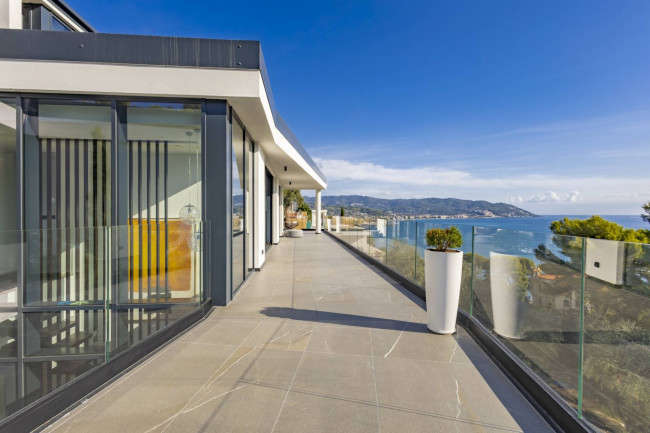 Villa for sale in Diano Marina