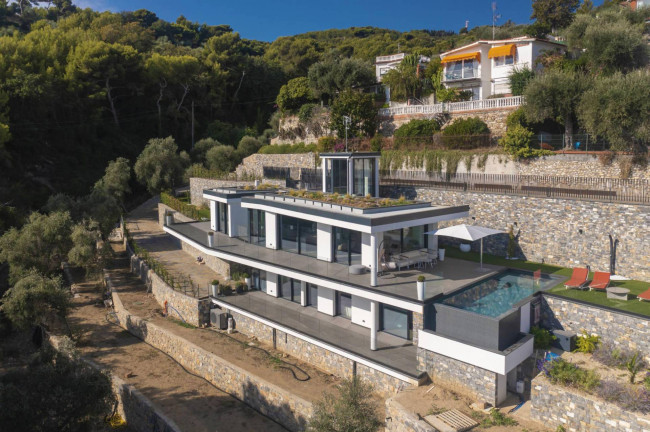 Villa for sale in Diano Marina