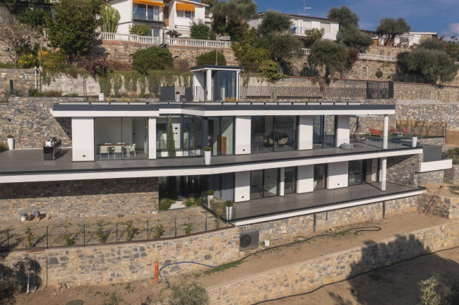 Villa for sale in Diano Marina