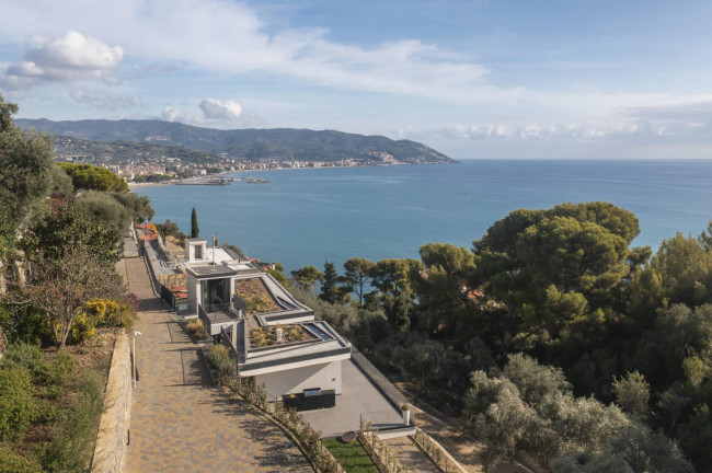 Villa for sale in Diano Marina