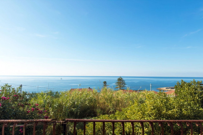 Villa for sale in Santo Stefano al Mare