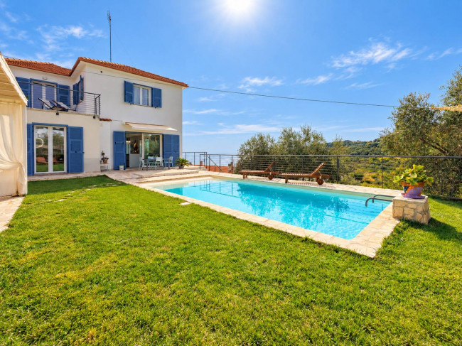 Villa for sale in Imperia