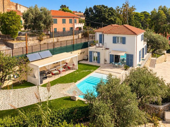 Villa for sale in Imperia