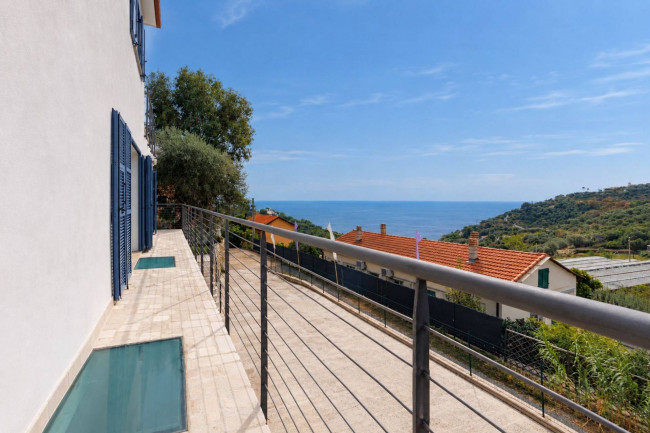 Villa for sale in Imperia