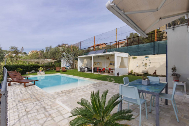 Villa for sale in Imperia
