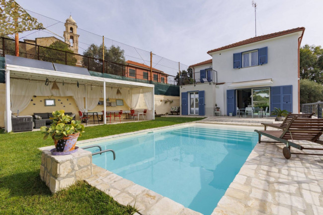 Villa for sale in Imperia