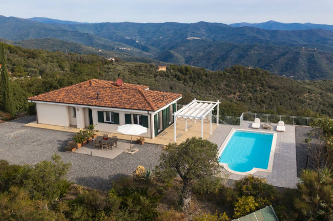 Villa for sale in Dolcedo