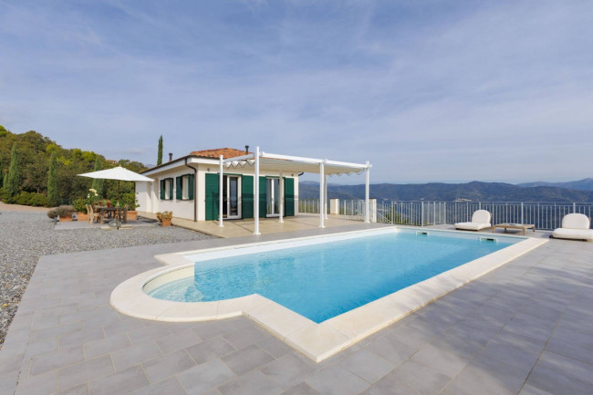 Villa for sale in Dolcedo