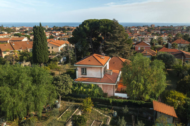 Villen/Häuser zum kaufen in Diano Castello