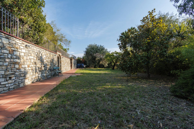 Villen/Häuser zum kaufen in Diano Castello