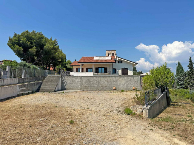 Villen/Häuser zum kaufen in Camporosso