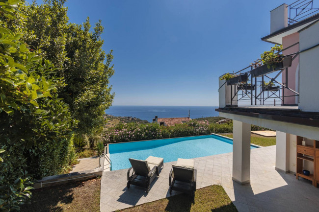 Villa for sale in Imperia