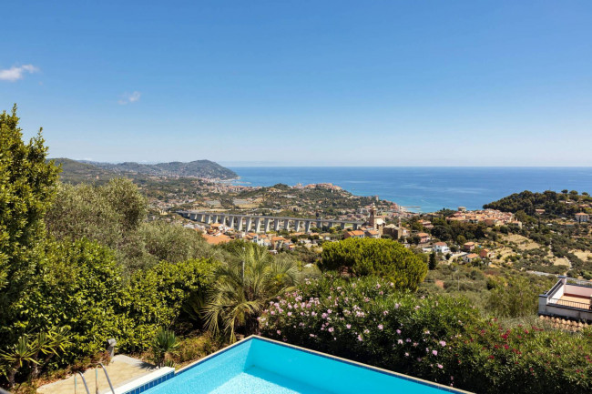 Villa for sale in Imperia