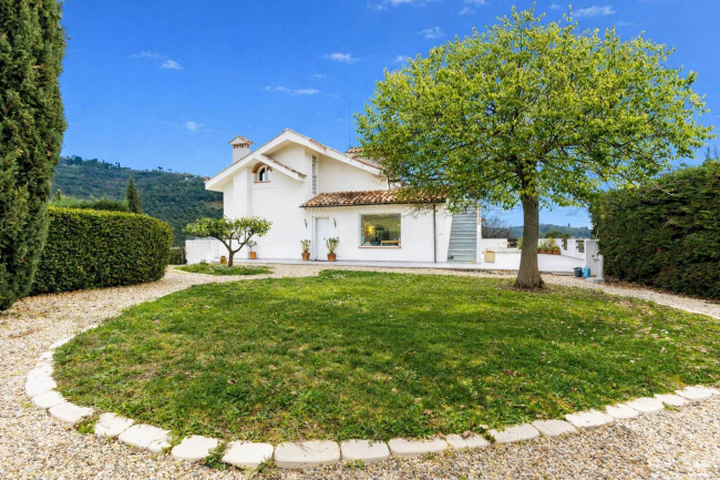 Villa in vendita a Imperia