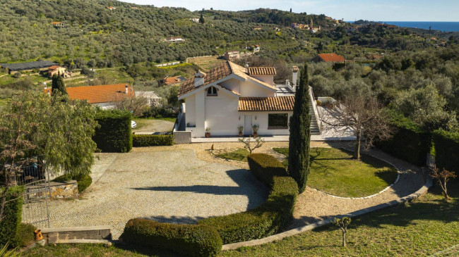 Villa in vendita a Imperia