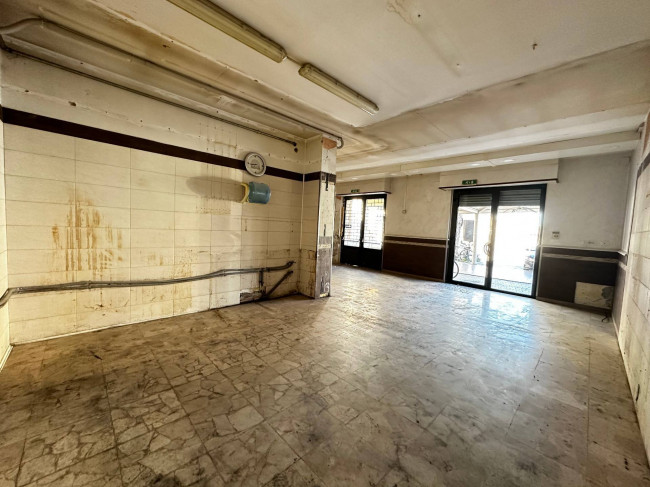 Locale commerciale in affitto a Chieti