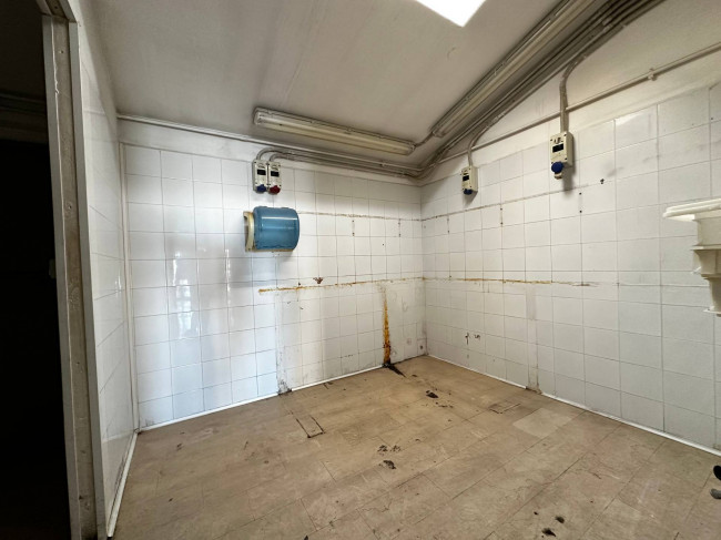 Locale commerciale in affitto a Chieti