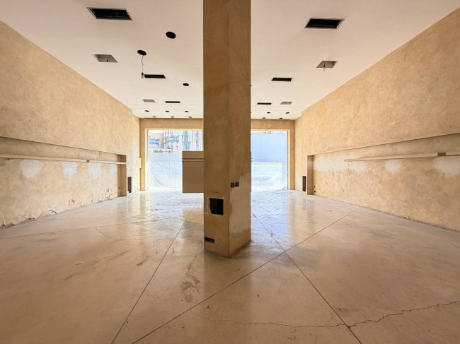 Locale commerciale in affitto a Chieti