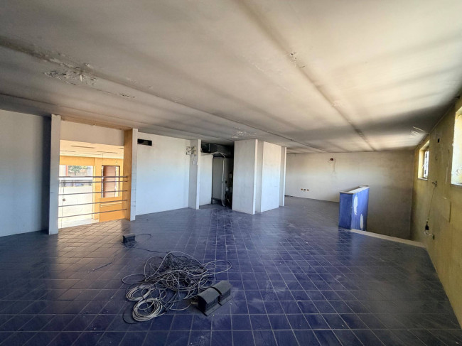 Locale commerciale in affitto a Chieti