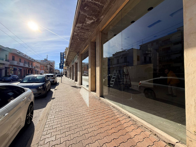 Locale commerciale in affitto a Chieti